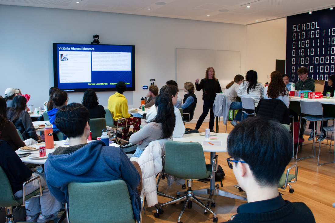 Stephanie Joynes presents Networking 101 to a room full of BSDS students, all engaged in her presentation. 