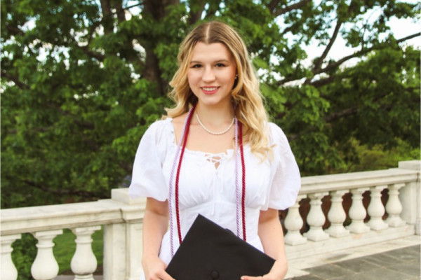 Quinn Glovier graduation pic at UVA Rotunda